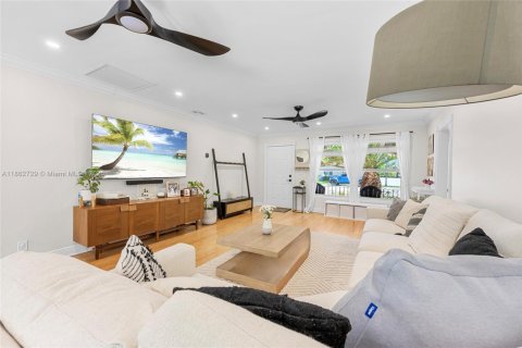 House in Hollywood, Florida 3 bedrooms, 161.09 sq.m. № 1891621 - photo 11