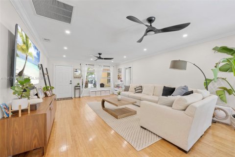 House in Hollywood, Florida 3 bedrooms, 161.09 sq.m. № 1891621 - photo 10