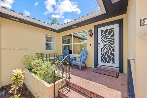 House in Hollywood, Florida 3 bedrooms, 161.09 sq.m. № 1891621 - photo 3