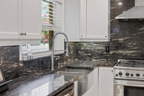 House in Hollywood, Florida 3 bedrooms, 161.09 sq.m. № 1891621 - photo 26