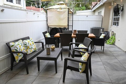 Купить таунхаус в Уэстон, Флорида 3 спальни, 130.99м2, № 2002004 - фото 11