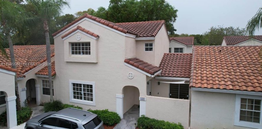 Таунхаус в Уэстон, Флорида 3 спальни, 130.99м2 № 2002004