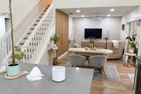 Купить таунхаус в Уэстон, Флорида 3 спальни, 130.99м2, № 2002004 - фото 17