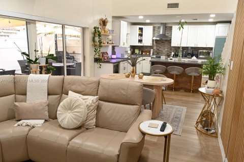 Купить таунхаус в Уэстон, Флорида 3 спальни, 130.99м2, № 2002004 - фото 21