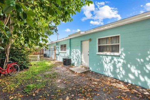 Commercial property in Saint Petersburg, Florida 4 bedrooms, 144.93 sq.m. № 2399042 - photo 21