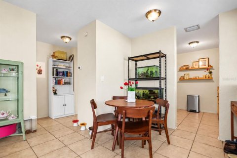 Commercial property in Saint Petersburg, Florida 4 bedrooms, 144.93 sq.m. № 2399042 - photo 12