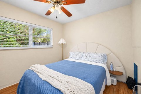 Commercial property in Saint Petersburg, Florida 4 bedrooms, 144.93 sq.m. № 2399042 - photo 17