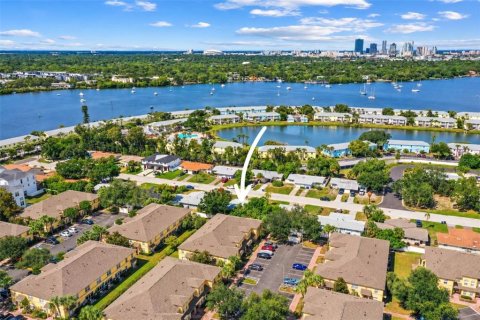 Commercial property in Saint Petersburg, Florida 4 bedrooms, 144.93 sq.m. № 2399042 - photo 7