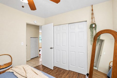 Commercial property in Saint Petersburg, Florida 4 bedrooms, 144.93 sq.m. № 2399042 - photo 18