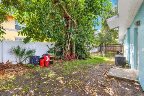 Commercial property in Saint Petersburg, Florida 4 bedrooms, 144.93 sq.m. № 2399042 - photo 22