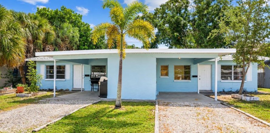 Commercial property in Saint Petersburg, Florida 4 bedrooms, 144.93 sq.m. № 2399042