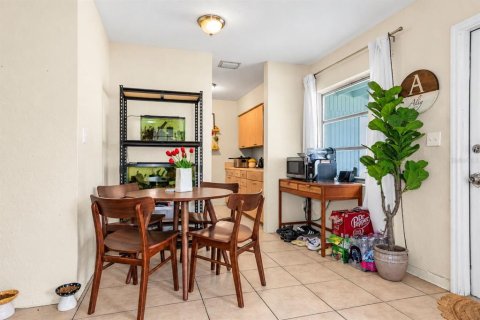 Commercial property in Saint Petersburg, Florida 4 bedrooms, 144.93 sq.m. № 2399042 - photo 11