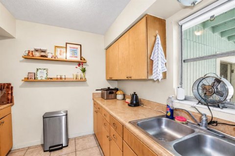 Commercial property in Saint Petersburg, Florida 4 bedrooms, 144.93 sq.m. № 2399042 - photo 15