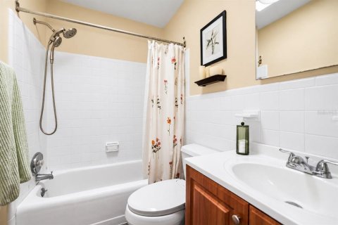 Commercial property in Saint Petersburg, Florida 4 bedrooms, 144.93 sq.m. № 2399042 - photo 16