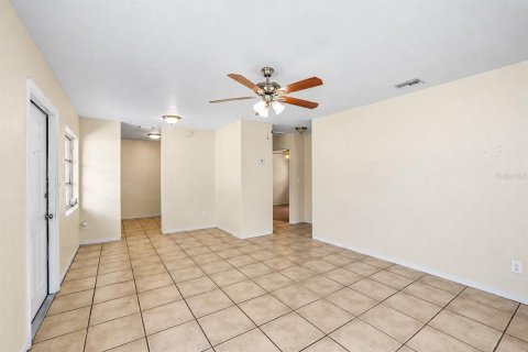 Commercial property in Saint Petersburg, Florida 4 bedrooms, 144.93 sq.m. № 2399042 - photo 27