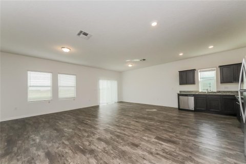 Casa en alquiler en Haines City, Florida, 3 dormitorios, 151.99 m2 № 1803998 - foto 3