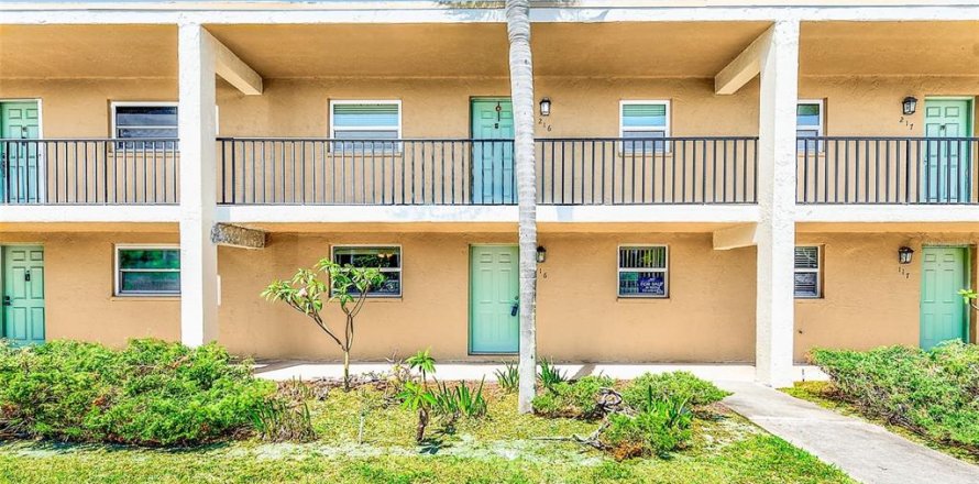 Condominio en Seminole, Florida, 2 dormitorios № 2204573