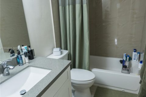 Condo in Miami, Florida, 3 bedrooms  № 1993124 - photo 8