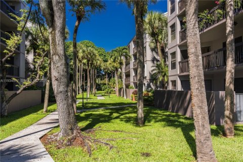 Condo in Miami, Florida, 3 bedrooms  № 1993124 - photo 16