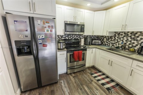 Condo in Miami, Florida, 3 bedrooms  № 1993124 - photo 5