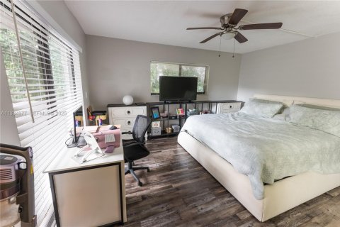 Condo in Miami, Florida, 3 bedrooms  № 1993124 - photo 11