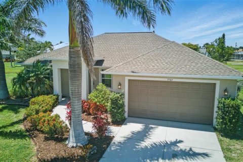 Casa en venta en Punta Gorda, Florida, 3 dormitorios, 167.5 m2 № 1690178 - foto 2