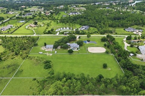 House in Bradenton, Florida 4 bedrooms, 377.37 sq.m. № 2150348 - photo 4