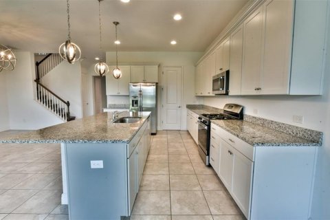 House in Davenport, Florida 4 bedrooms, 261.15 sq.m. № 2337269 - photo 4