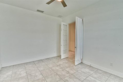 House in Davenport, Florida 4 bedrooms, 261.15 sq.m. № 2337269 - photo 8