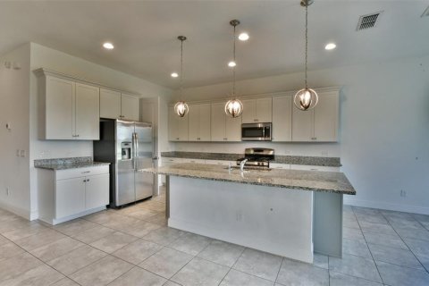 House in Davenport, Florida 4 bedrooms, 261.15 sq.m. № 2337269 - photo 2