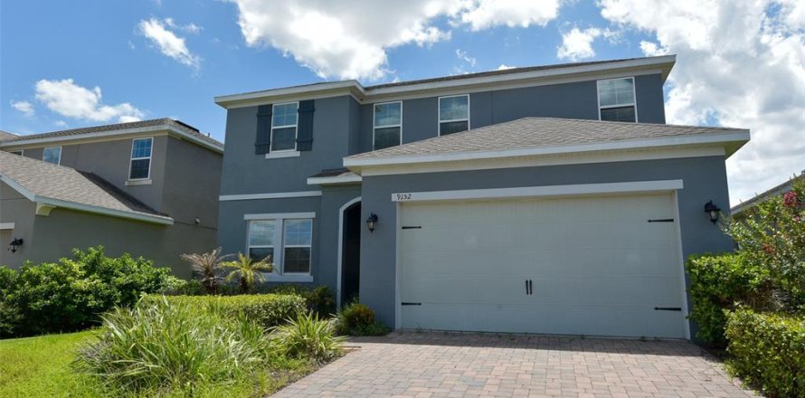 House in Davenport, Florida 4 bedrooms, 261.15 sq.m. № 2337269