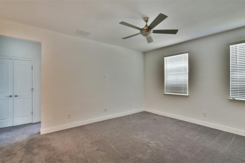 House in Davenport, Florida 4 bedrooms, 261.15 sq.m. № 2337269 - photo 19