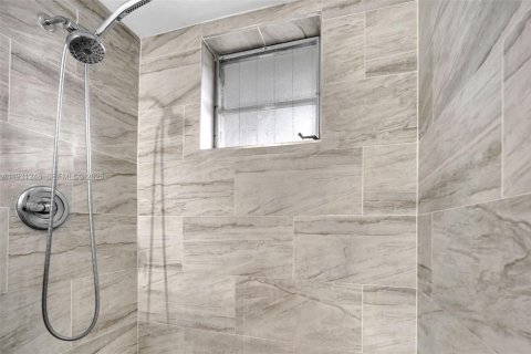 Casa en venta en Tamarac, Florida, 4 dormitorios, 219.81 m2 № 1990253 - foto 25