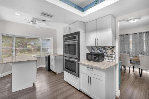 Casa en venta en Tamarac, Florida, 4 dormitorios, 219.81 m2 № 1990253 - foto 11