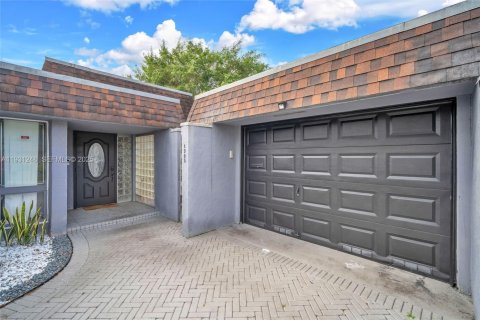 Casa en venta en Tamarac, Florida, 4 dormitorios, 219.81 m2 № 1990253 - foto 3