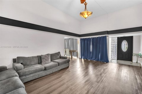 Casa en venta en Tamarac, Florida, 4 dormitorios, 219.81 m2 № 1990253 - foto 7