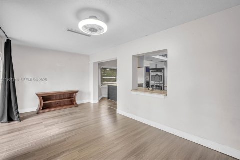 Casa en venta en Tamarac, Florida, 4 dormitorios, 219.81 m2 № 1990253 - foto 27