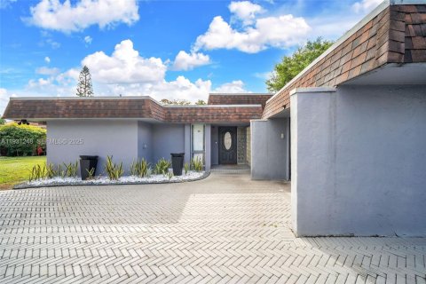 Casa en venta en Tamarac, Florida, 4 dormitorios, 219.81 m2 № 1990253 - foto 2