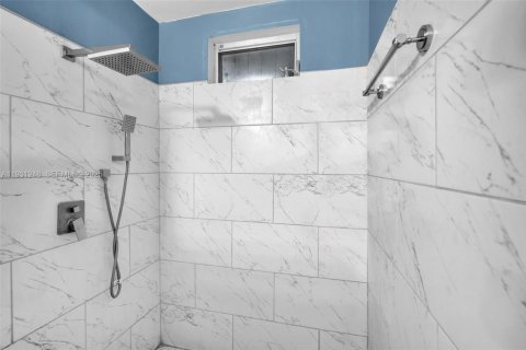 Casa en venta en Tamarac, Florida, 4 dormitorios, 219.81 m2 № 1990253 - foto 22