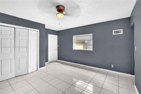 Casa en venta en Tamarac, Florida, 4 dormitorios, 219.81 m2 № 1990253 - foto 18