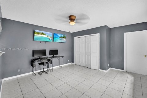 Casa en venta en Tamarac, Florida, 4 dormitorios, 219.81 m2 № 1990253 - foto 29