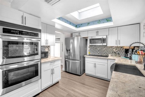 Casa en venta en Tamarac, Florida, 4 dormitorios, 219.81 m2 № 1990253 - foto 12