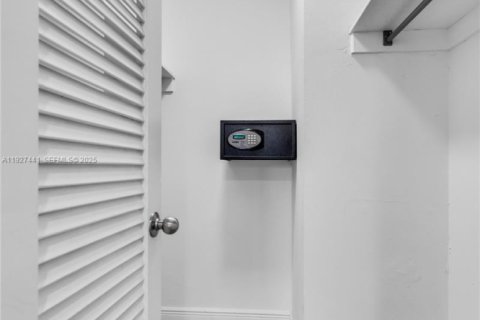 Снять в аренду квартиру в Майами-Бич, Флорида 2 спальни, 105.91м2, № 1986015 - фото 8