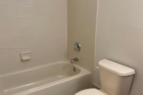 Condominio en alquiler en Homestead, Florida, 2 dormitorios, 84.91 m2 № 1943362 - foto 10