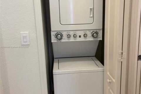 Condominio en alquiler en Homestead, Florida, 2 dormitorios, 84.91 m2 № 1943362 - foto 11