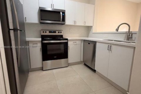 Condominio en alquiler en Homestead, Florida, 2 dormitorios, 84.91 m2 № 1943362 - foto 2
