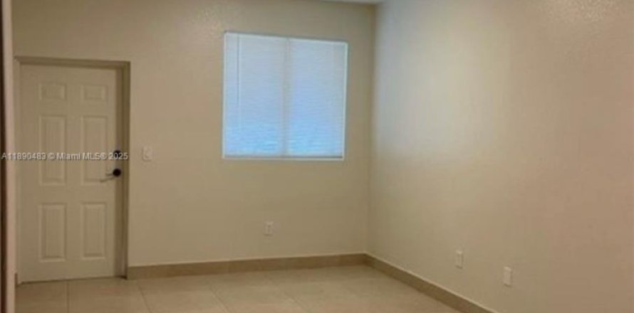 Condominio en Homestead, Florida, 2 dormitorios  № 1943362