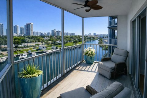 Condo in Hallandale Beach, Florida, 1 bedroom № 2054530 - photo 3