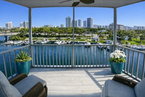 Condo in Hallandale Beach, Florida, 1 bedroom  № 2054530