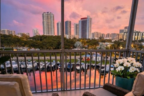 Condo in Hallandale Beach, Florida, 1 bedroom № 2054530 - photo 4
